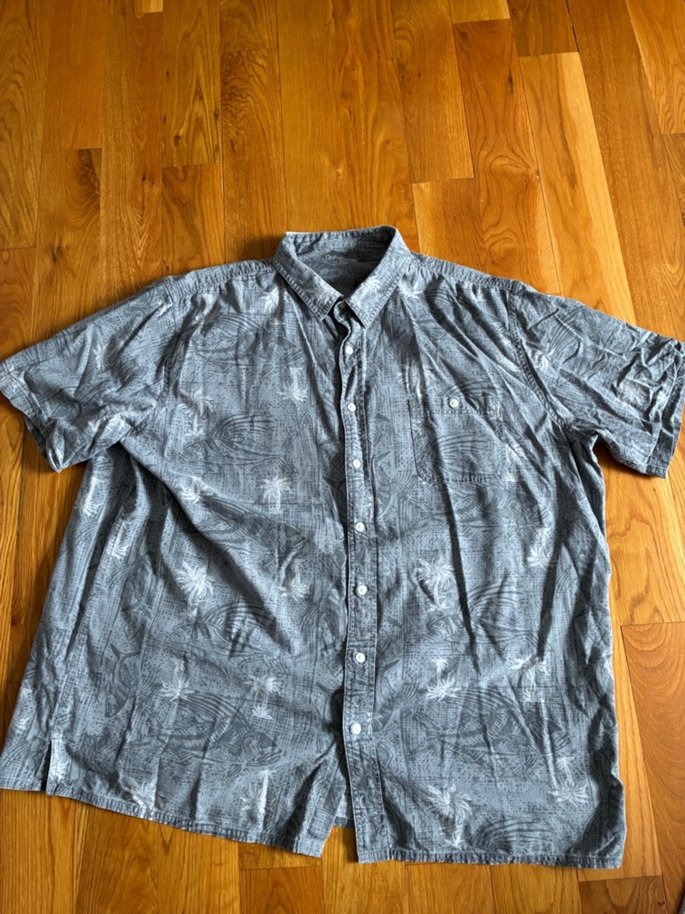 croft & barrow Gray Short Sleeve Button-Down with Subtle Palm Print